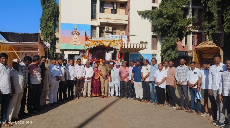 लोणंद – पंढरपूर ते घुमाण रथ व सायकल यात्रेचे लोणंदनगरीत उत्साहात स्वागत लोणंद – पंढरपूर ते घुमाण रथ व सायकल यात्रेचे लोणंदनगरीत उत्साहात स्वागत