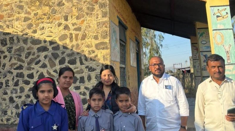 भांबवडे जिल्हा परिषद शाळेत सुरक्षा बळकट; भोर तालुका पत्रकार संघाचे उपाध्यक्ष पत्रकार जीवन सोनवणे यांची सीसीटीव्ही कॅमेऱ्यांची भेट भांबवडे जिल्हा परिषद शाळेत सुरक्षा बळकट; भोर तालुका पत्रकार संघाचे उपाध्यक्ष पत्रकार जीवन सोनवणे यांची सीसीटीव्ही कॅमेऱ्यांची भेट