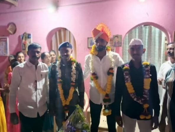 “देशसेवेसाठी सज्ज!” वागजवाडी येथील परफेक्ट अकॅडमीने घडवले तीन नवे जवान “देशसेवेसाठी सज्ज!” वागजवाडी येथील परफेक्ट अकॅडमीने घडवले तीन नवे जवान