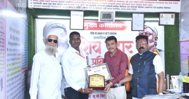 किकवी येथे शिव प्रहार प्रतिष्ठानतर्फे ‘समाजरत्न’ पुरस्कार प्रदान किकवी येथे शिव प्रहार प्रतिष्ठानतर्फे ‘समाजरत्न’ पुरस्कार प्रदान