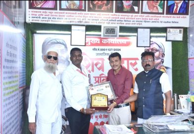 किकवी येथे शिव प्रहार प्रतिष्ठानतर्फे ‘समाजरत्न’ पुरस्कार प्रदान किकवी येथे शिव प्रहार प्रतिष्ठानतर्फे ‘समाजरत्न’ पुरस्कार प्रदान