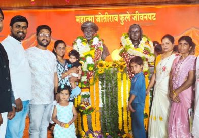 क्रांतीसूर्य फुलेंना समताभूमीत अभिवादन; आंबेडकरी सांस्कृतिक चळवळीच्या प्रतिनिधींची उपस्थिती क्रांतीसूर्य फुलेंना समताभूमीत अभिवादन; आंबेडकरी सांस्कृतिक चळवळीच्या प्रतिनिधींची उपस्थिती