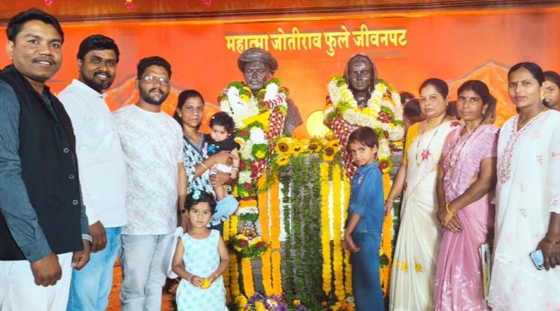 क्रांतीसूर्य फुलेंना समताभूमीत अभिवादन; आंबेडकरी सांस्कृतिक चळवळीच्या प्रतिनिधींची उपस्थिती क्रांतीसूर्य फुलेंना समताभूमीत अभिवादन; आंबेडकरी सांस्कृतिक चळवळीच्या प्रतिनिधींची उपस्थिती