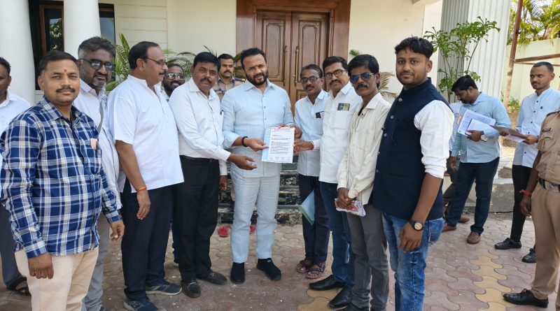 डिजिटल मीडियाच्या गोव्यातील राष्ट्रीय अधिवेशनासाठी ग्रामविकासमंत्री जयकुमार गोरे यांना निमंत्रण डिजिटल मीडियाच्या गोव्यातील राष्ट्रीय अधिवेशनासाठी ग्रामविकासमंत्री जयकुमार गोरे यांना निमंत्रण