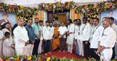 लोणंद येथे राज्याचे मदत पुनर्वसन मंत्री नामदार मकरंद आबा पाटील यांनी डॉक्टर आंबेडकर प्रतिमेस अभिवादन