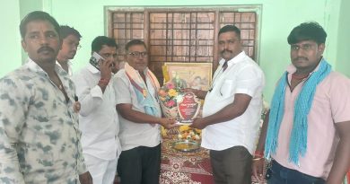 मराठी रोखठोक चे ज्येष्ठ संपादक दिलीप वाघमारे यांना पुरस्काराने सन्मानित मराठी रोखठोक चे ज्येष्ठ संपादक दिलीप वाघमारे यांना पुरस्काराने सन्मानित